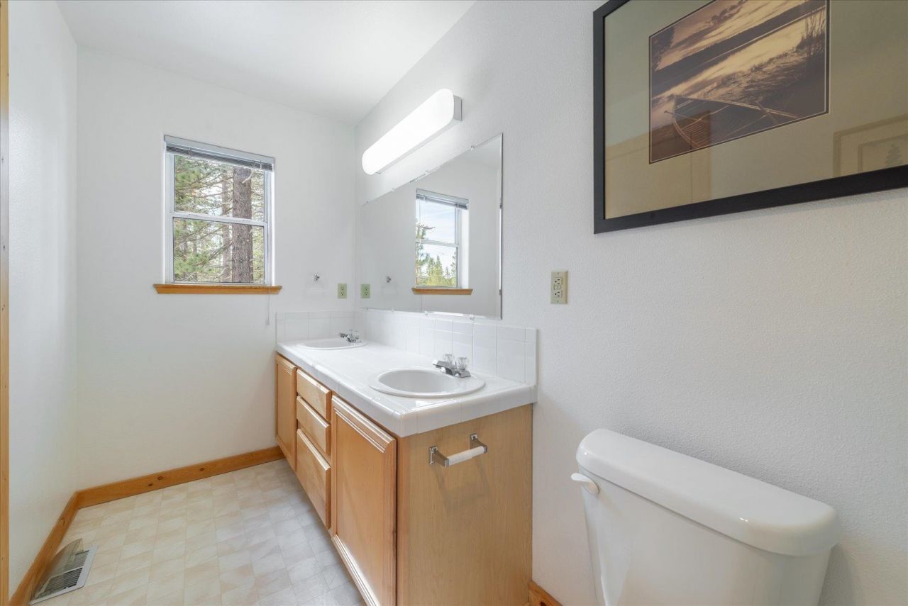 11870 Muhlebach Way, Truckee, CA 96161 Photo