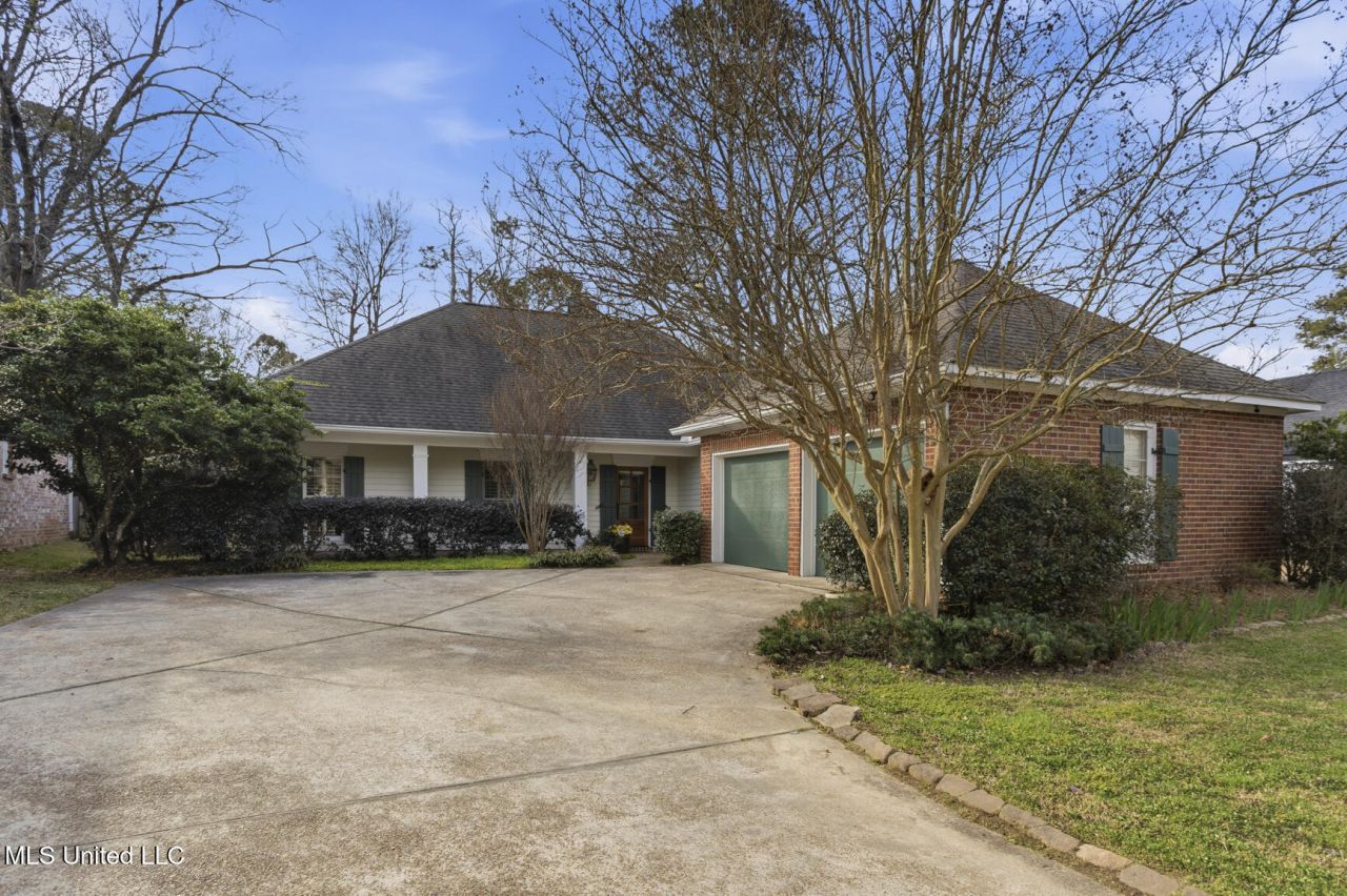 7 Pear Orchard Park, Jackson, MS 39211 Main Photo
