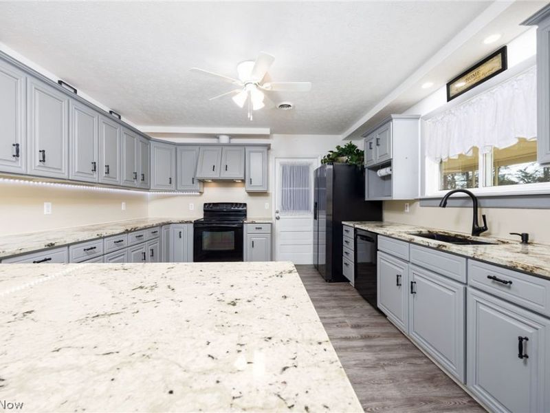 5220 Center Road, Brunswick Hills, OH 44212 Photo 11