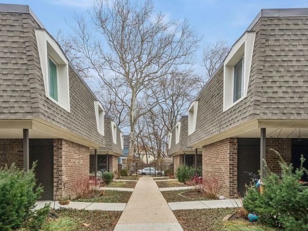 1627 W Belle Plaine Avenue , Chicago, IL 60613