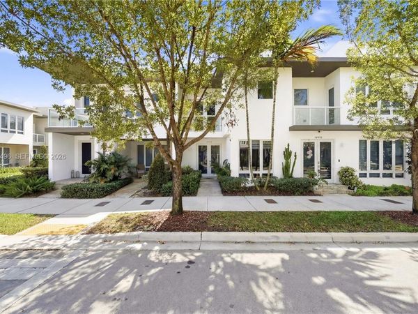 10530 NW 63rd Ter, Doral, FL 33178