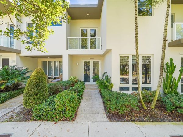 10530 NW 63rd Ter , Doral, FL 33178