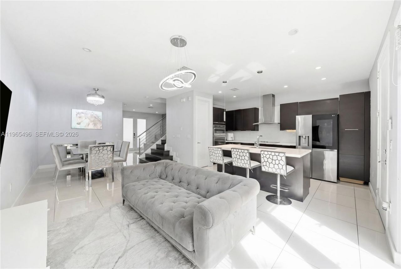 10530 NW 63rd Ter, Doral, FL 33178 Photo