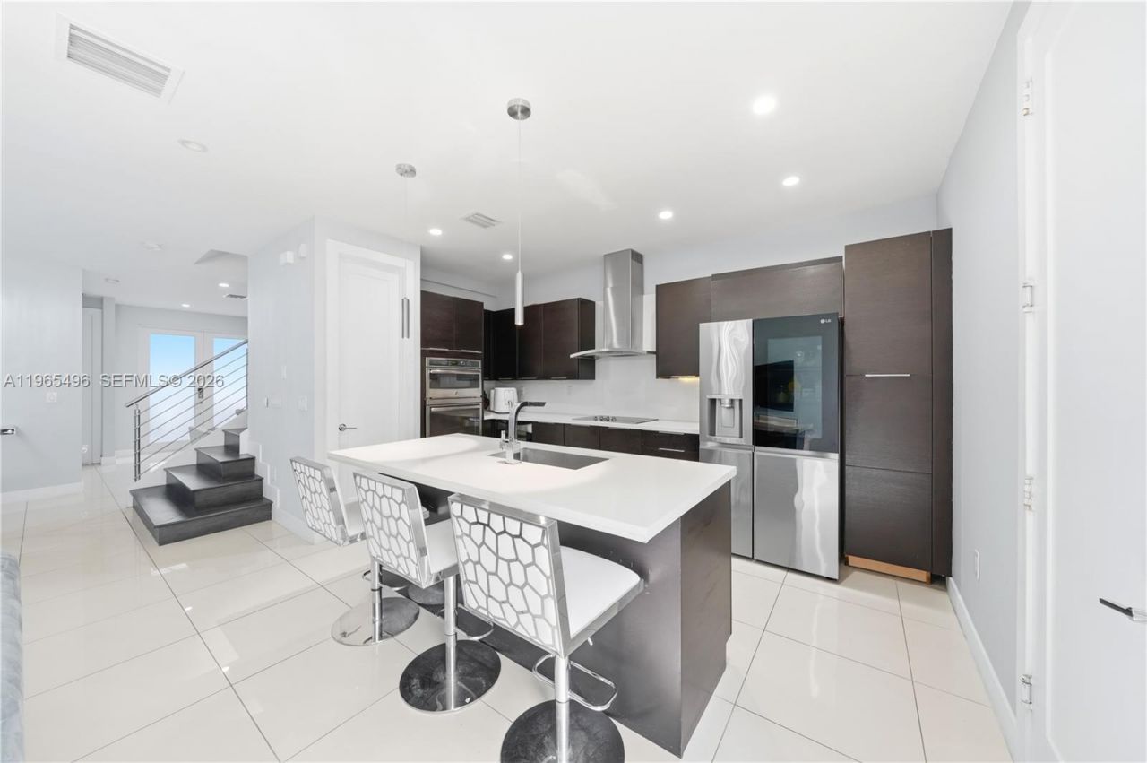 10530 NW 63rd Ter, Doral, FL 33178 Photo