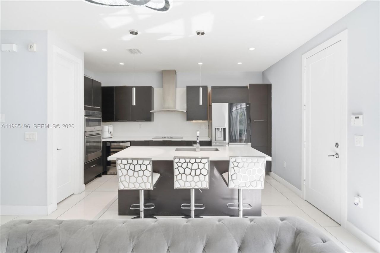 10530 NW 63rd Ter, Doral, FL 33178 Photo