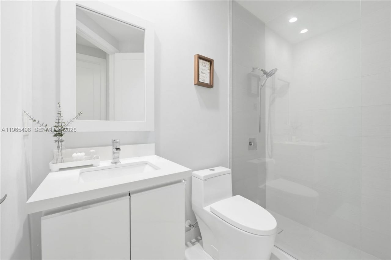 10530 NW 63rd Ter, Doral, FL 33178 Photo