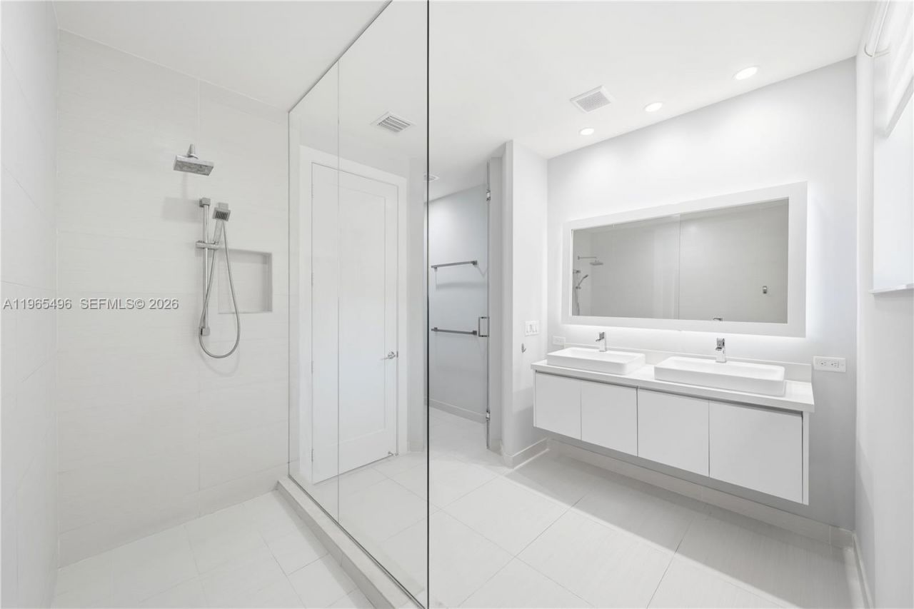 10530 NW 63rd Ter, Doral, FL 33178 Photo