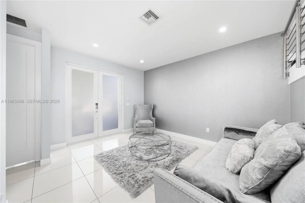 10530 NW 63rd Ter, Doral, FL 33178 Photo