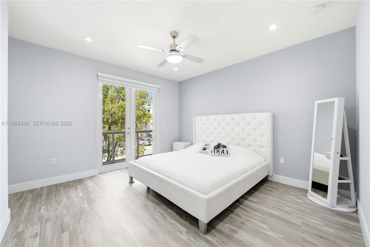 10530 NW 63rd Ter, Doral, FL 33178 Photo