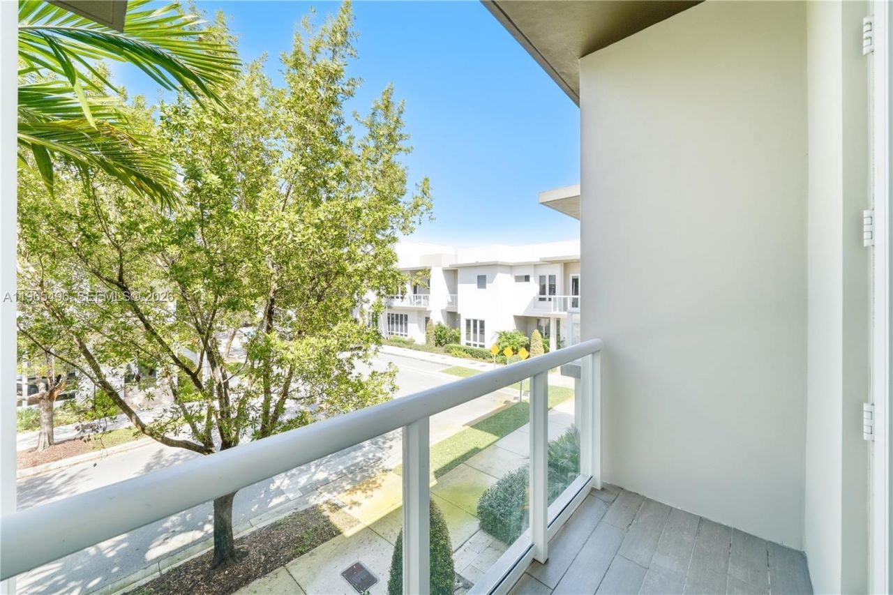 10530 NW 63rd Ter, Doral, FL 33178 Photo