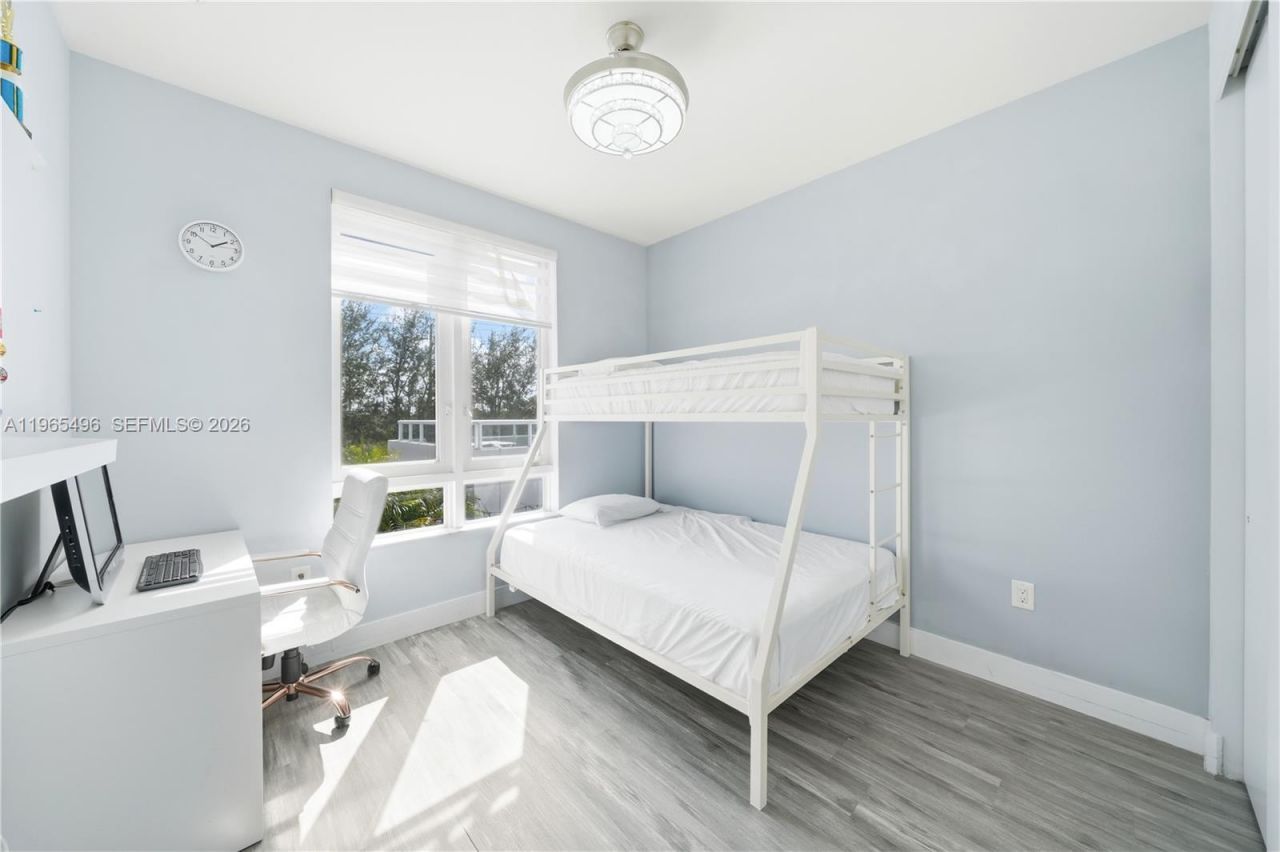 10530 NW 63rd Ter, Doral, FL 33178 Photo