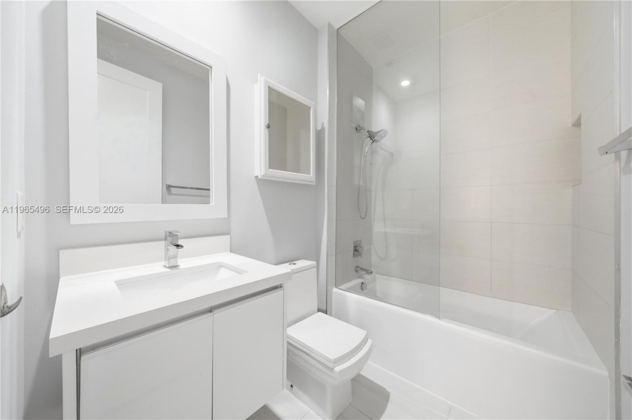 10530 NW 63rd Ter, Doral, FL 33178 Photo