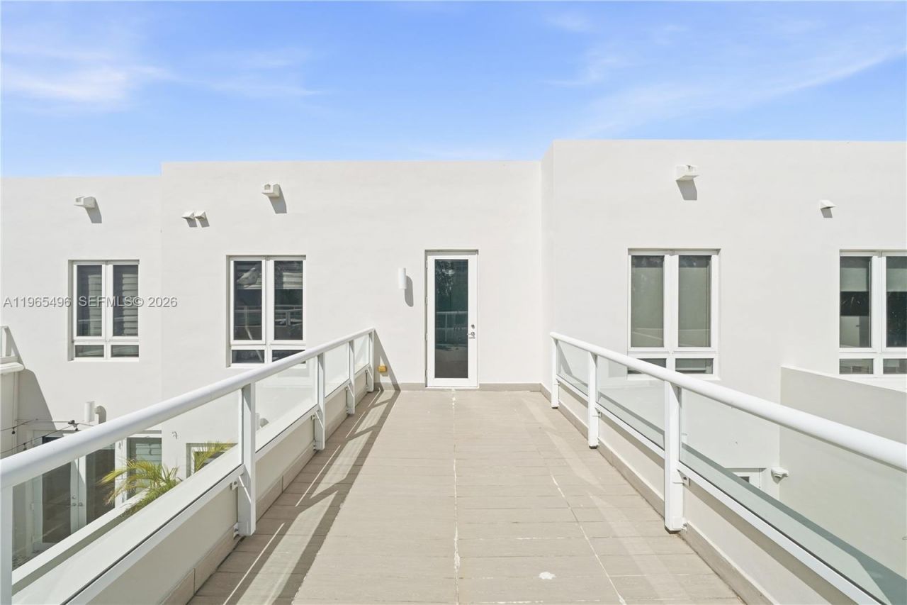 10530 NW 63rd Ter, Doral, FL 33178 Photo