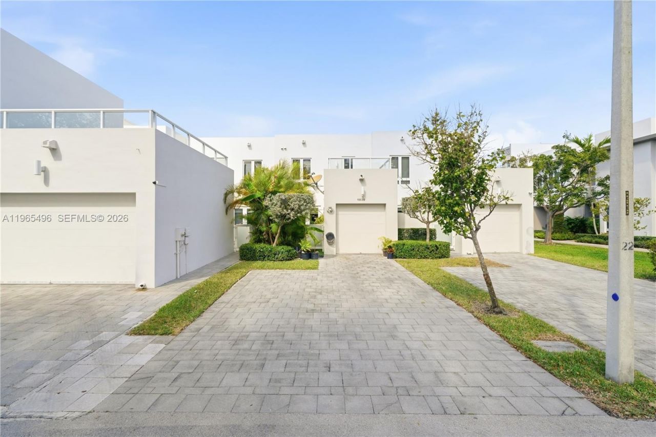 10530 NW 63rd Ter, Doral, FL 33178 Photo