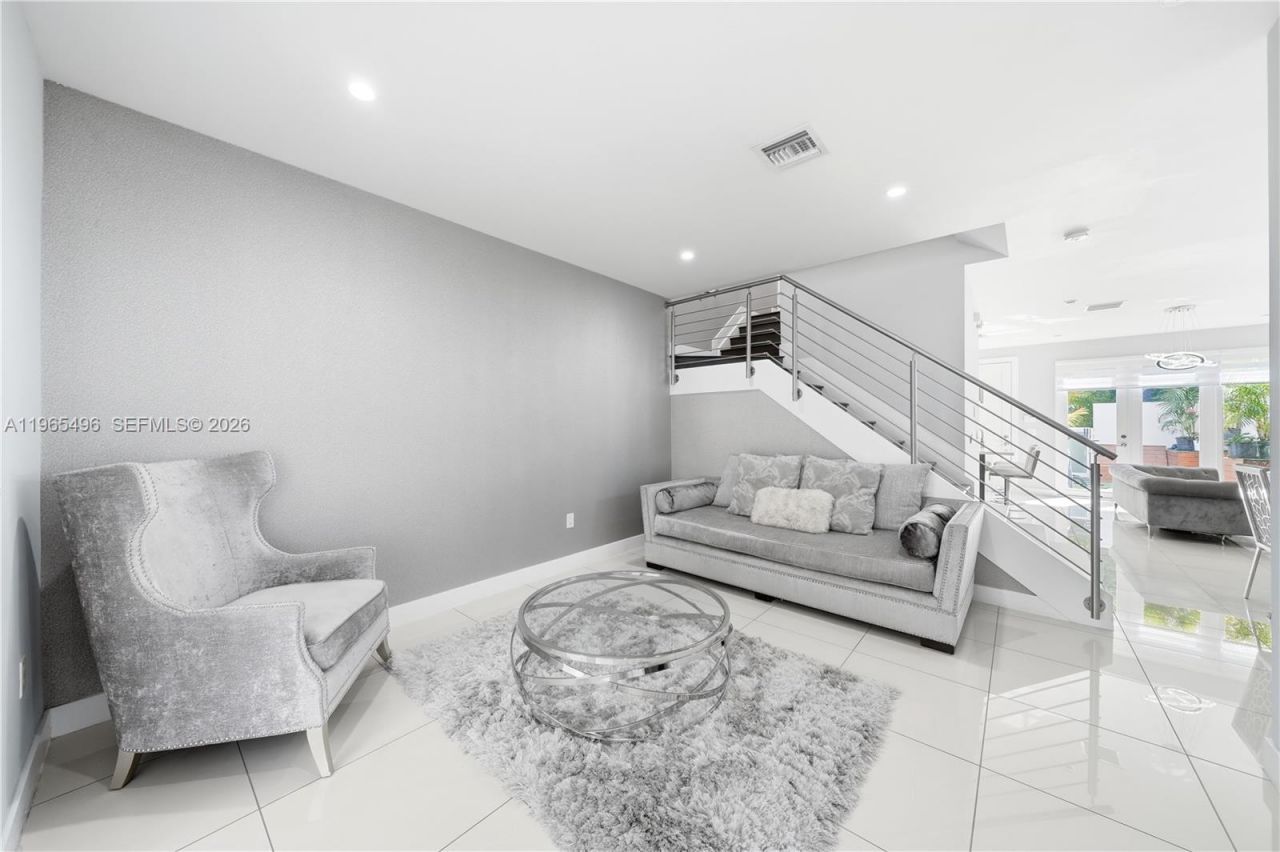 10530 NW 63rd Ter, Doral, FL 33178 Photo