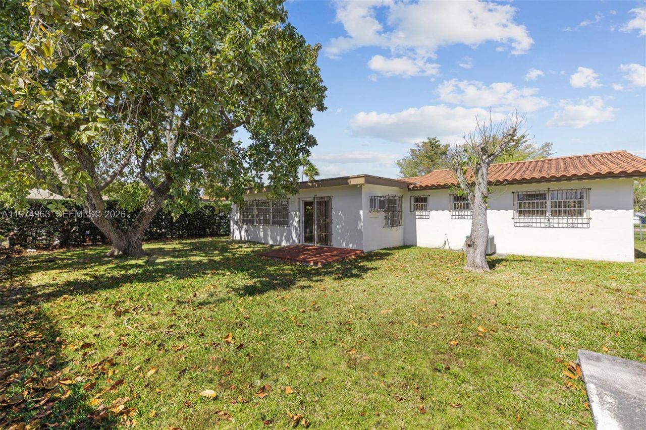10262 SW 27th St, Miami, FL 33165 Photo