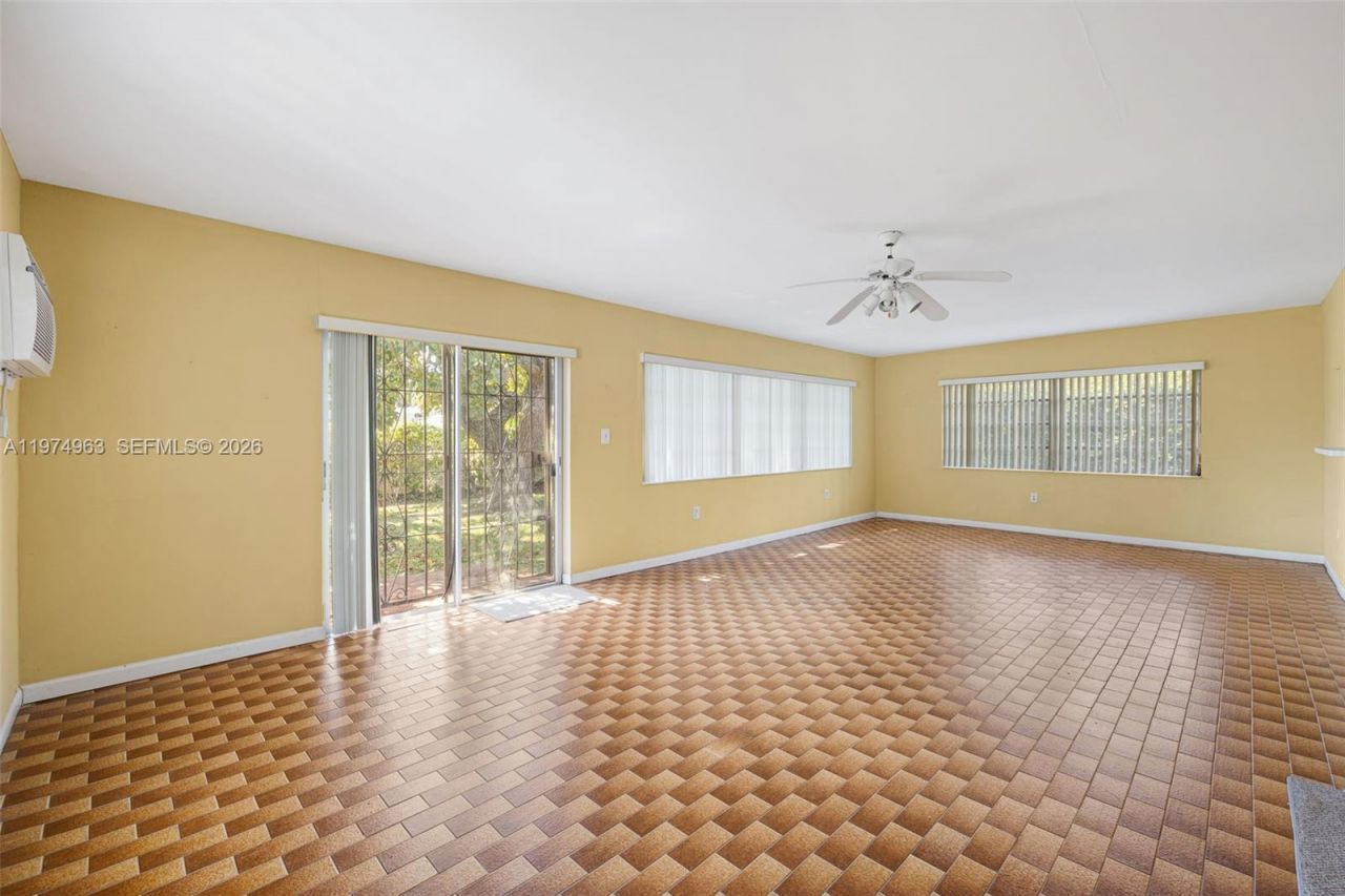 10262 SW 27th St, Miami, FL 33165 Photo