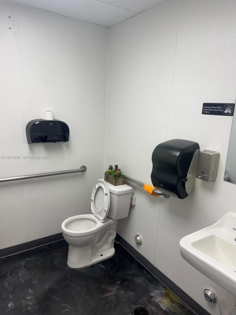 Confidential NW 67th Ave, Hialeah, FL 33015 Photo