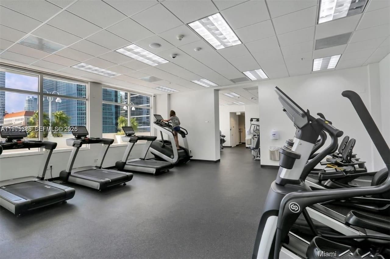 1200 Brickell Bay Dr , Unit 1808, Miami, FL 33131 Photo