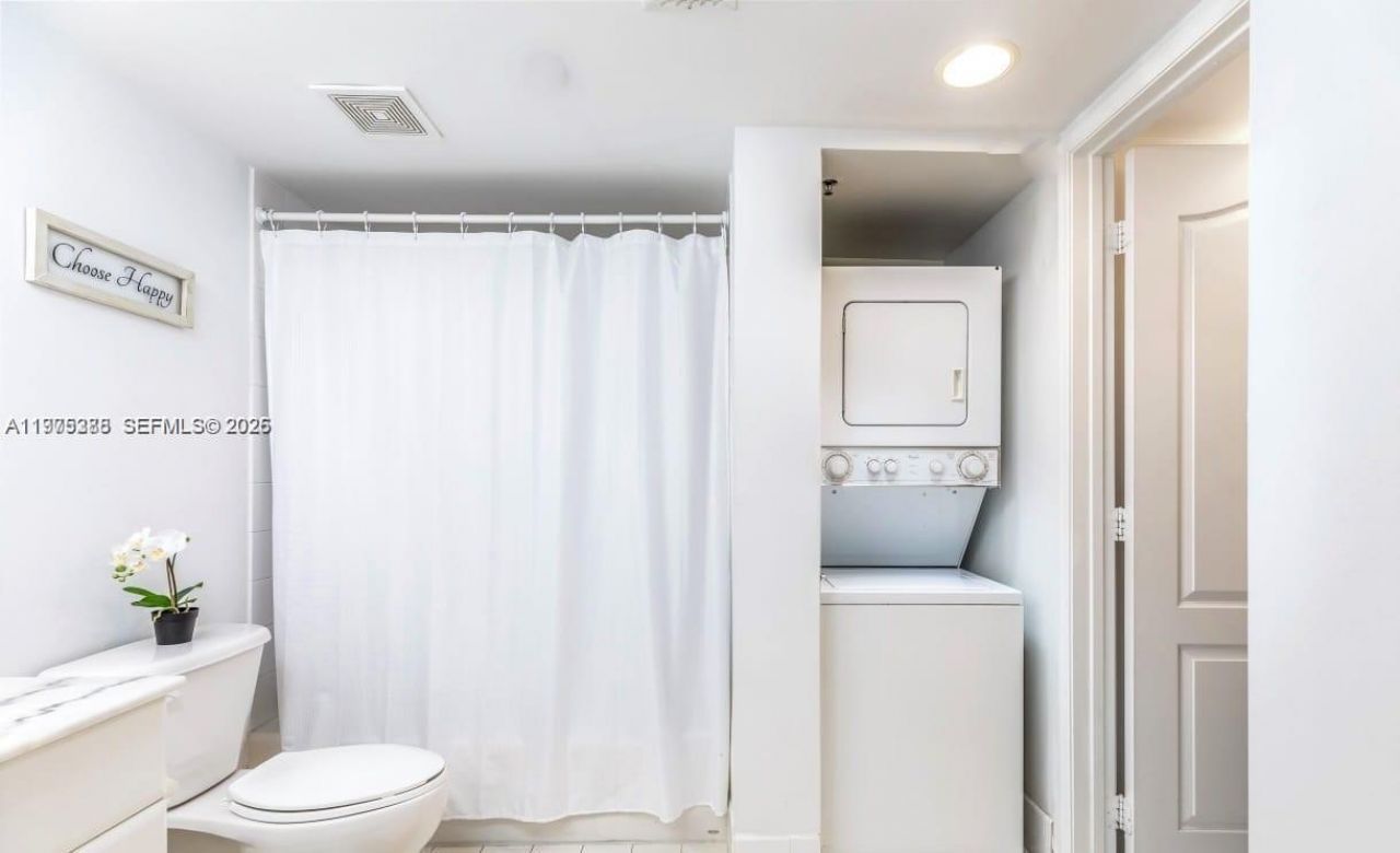 1200 Brickell Bay Dr , Unit 1808, Miami, FL 33131 Photo