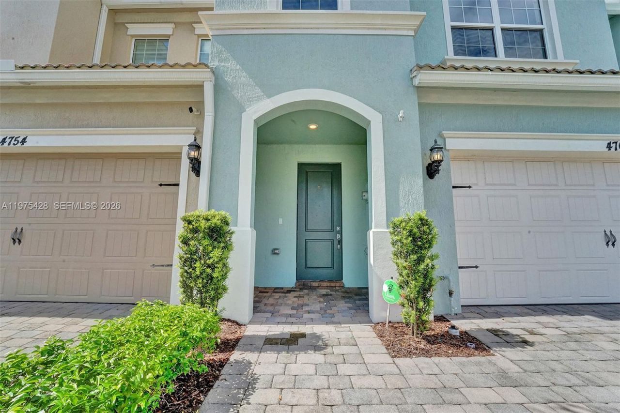 4764 Eucalyptus Dr , Hollywood, FL 33021 Photo