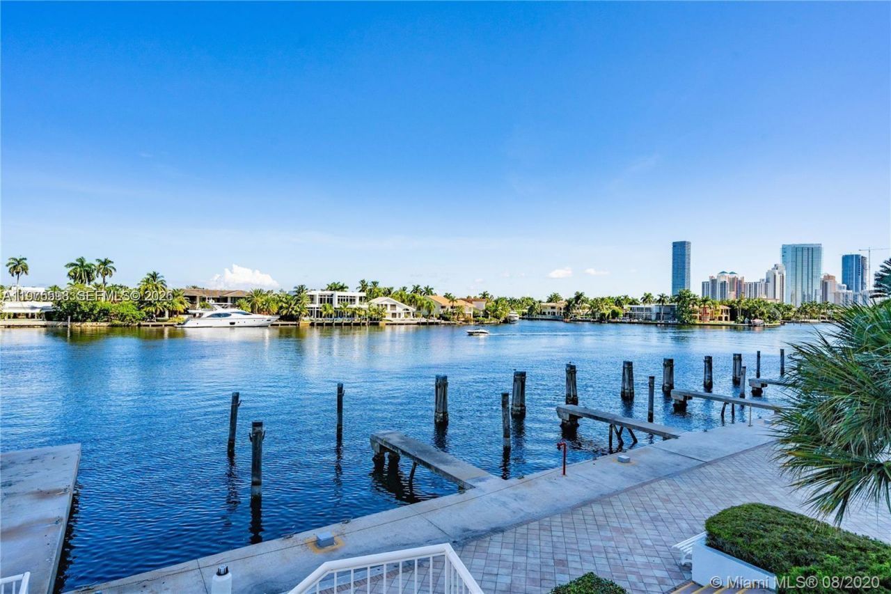 20281 E Country Club Dr , Unit 611, Aventura, FL 33180 Photo