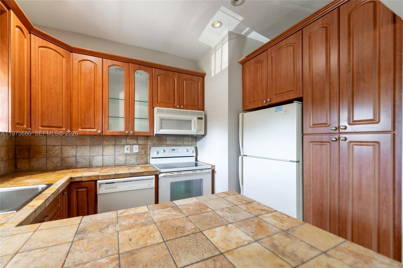 2225 NE 123rd St, Unit 215, North Miami, FL 33181 Photo