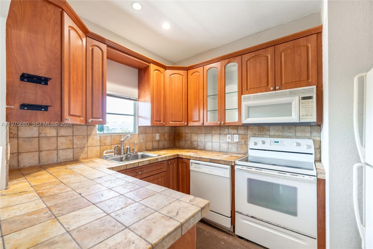 2225 NE 123rd St, Unit 215, North Miami, FL 33181 Photo