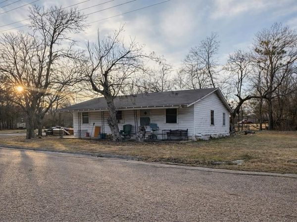 411 S Leon Street, Groesbeck, TX 76642