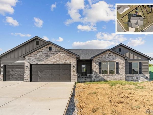 1232 Ole Town Bridge, O'Fallon, IL 62269