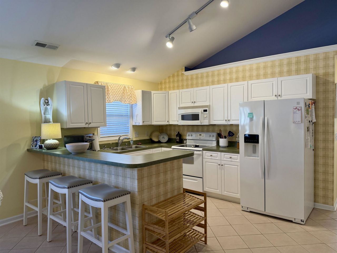 225 Melody Gardens Dr.  Photo 6