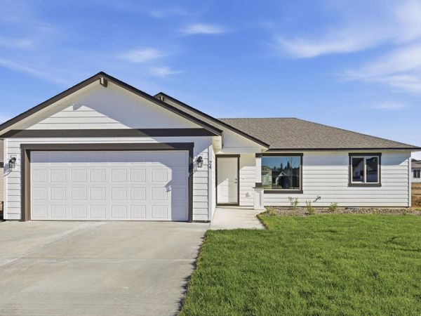 24 W 12th St, Deer Park, WA 99006