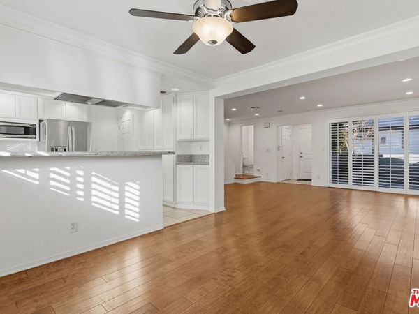 18550 Hatteras Street, Unit 45, Tarzana, CA 91356