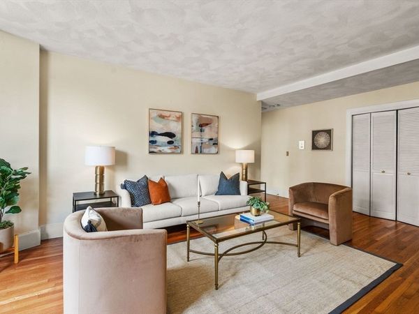 37 Saint Paul St, Unit 3, Brookline, MA 02446