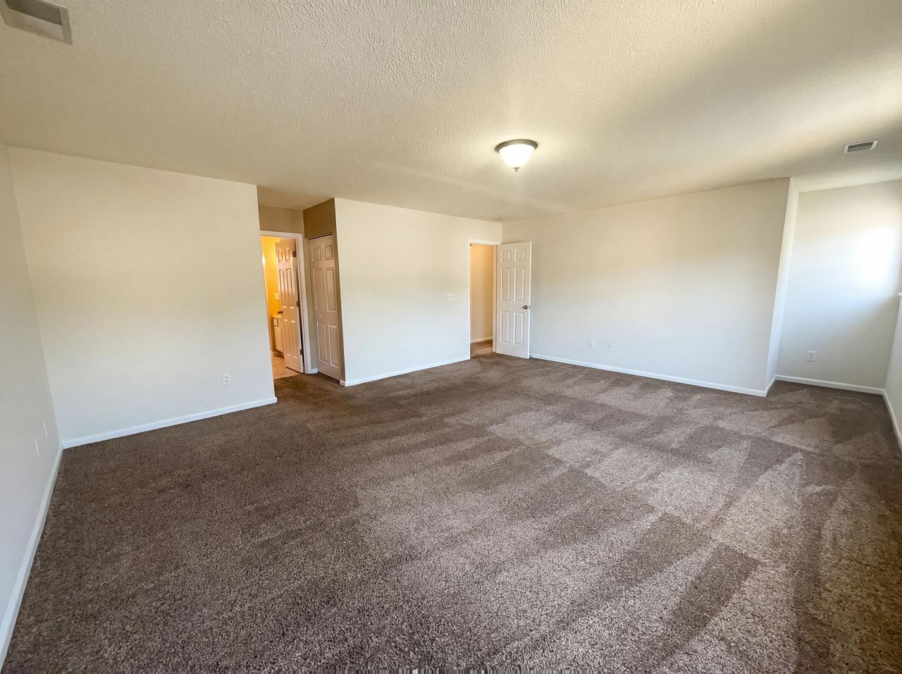 318 Aberdeen Circle Photo 4