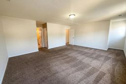 318 Aberdeen Circle photo 4