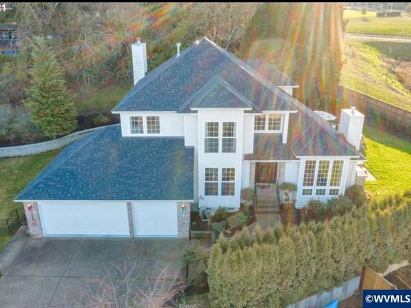 1235 NW Countryside Ct, McMinnville, OR 97128