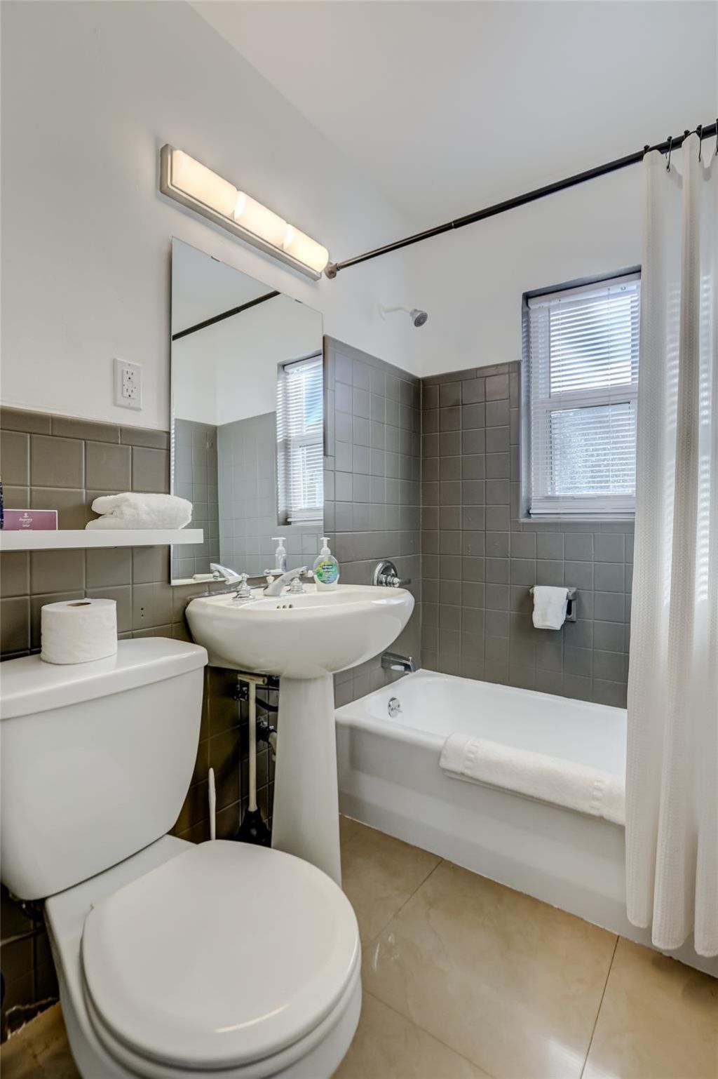 1005 NE 17th Ct Unit A, Fort Lauderdale, FL 33305 Photo