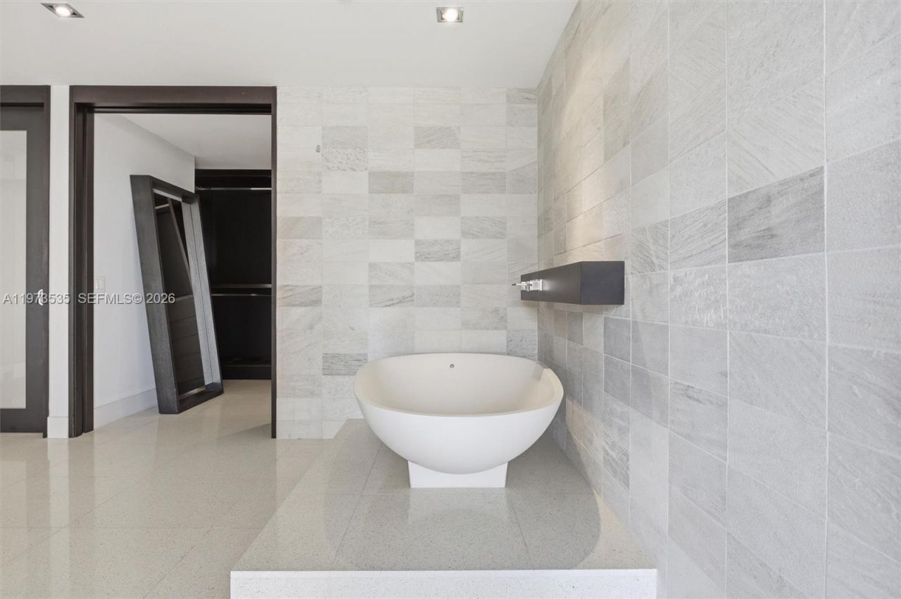 1330 Ocean Dr , Unit 3CA, Miami Beach, FL 33139 Photo