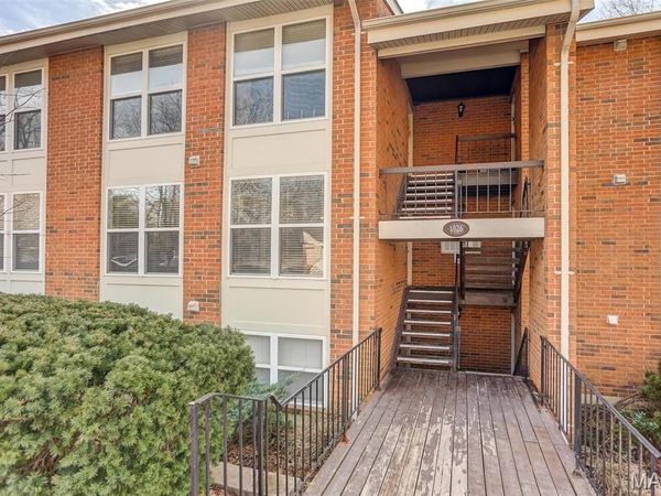 1926 Hunting Lake Court, St Louis, MO 63122