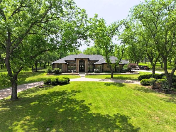8810 S Hampton Drive, Granbury, TX 76049