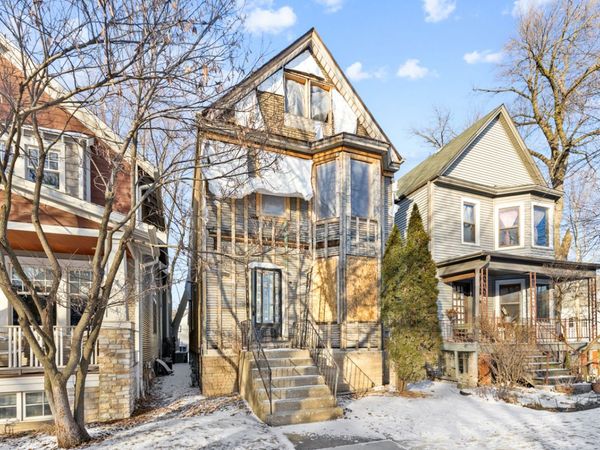 1904 W Berwyn Avenue, Chicago, IL 60640