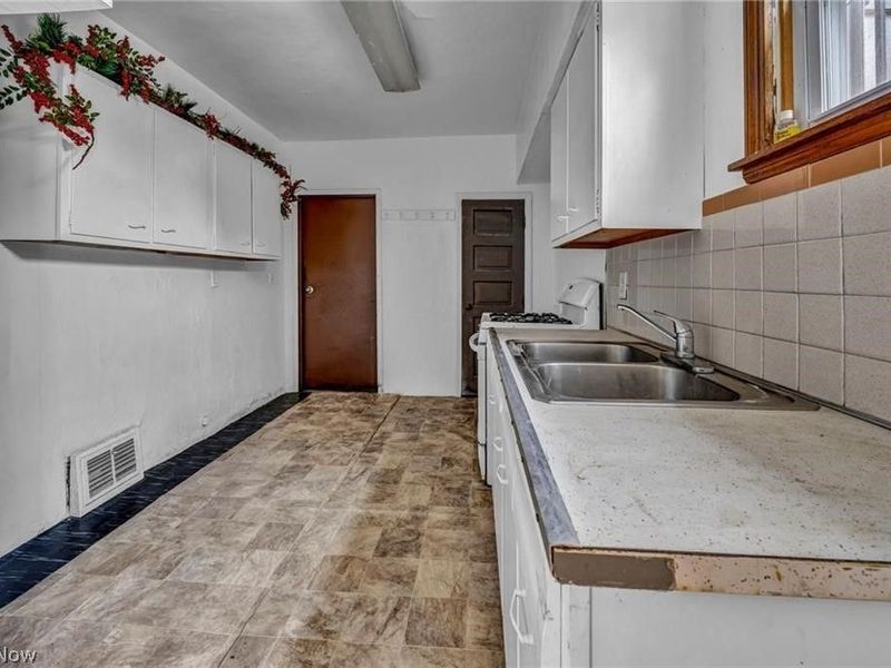 1755 Oberlin Avenue, Lorain, OH 44052 Photo 29