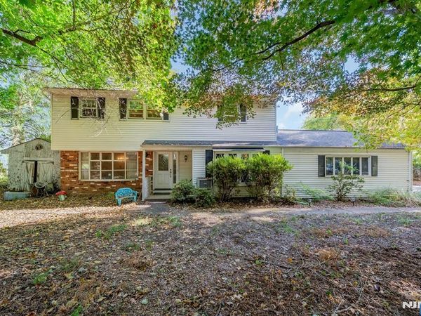 75 Cherokee Avenue, ALLENDALE, NJ 07401