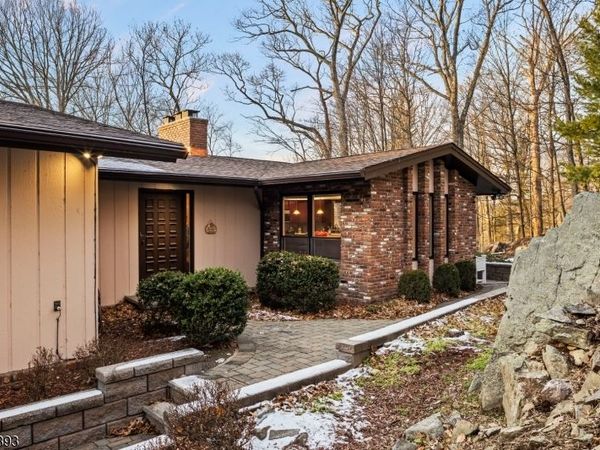 8 Brush Hill Rd, Kinnelon, NJ 07405