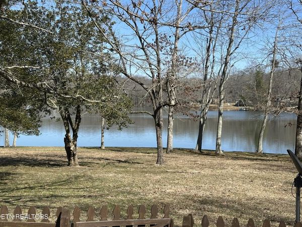 131 Pine Tree Circle, Crossville, TN 38571