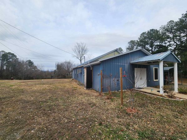118 W Oak St, Cove, AR 71937