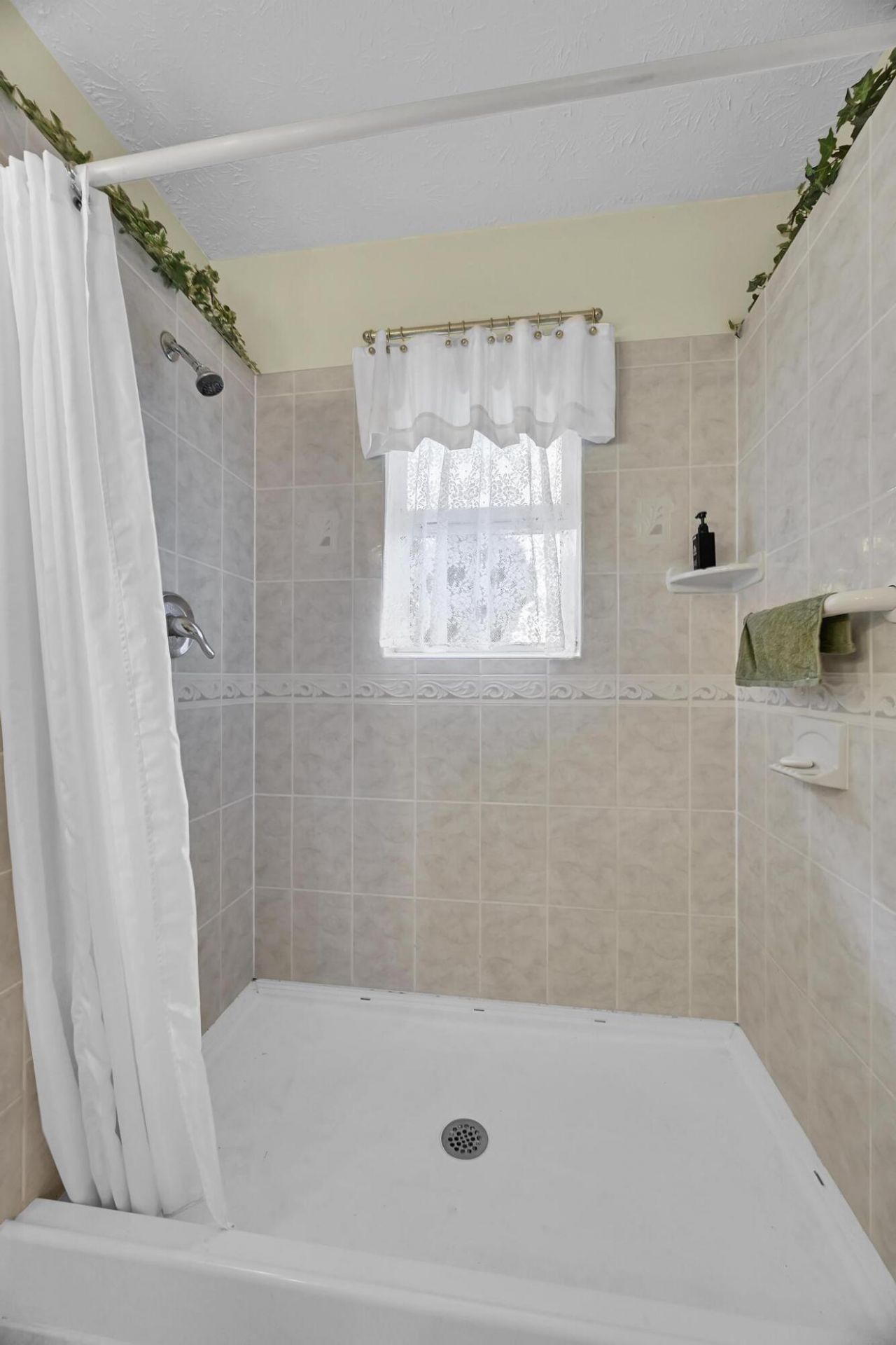 8690 Shadylake Lane, Fort Pierce, FL 34947 Photo