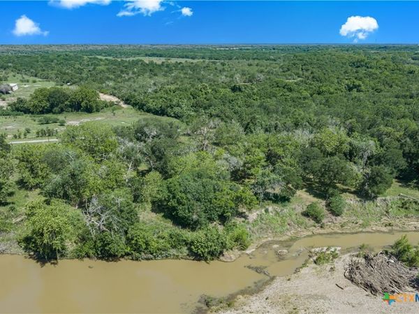 850 Crestview Drive, Cuero, TX 77954
