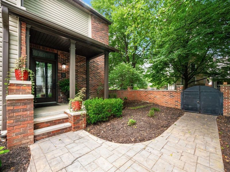 487 E Beck Street, Columbus, OH 43206 Photo 3